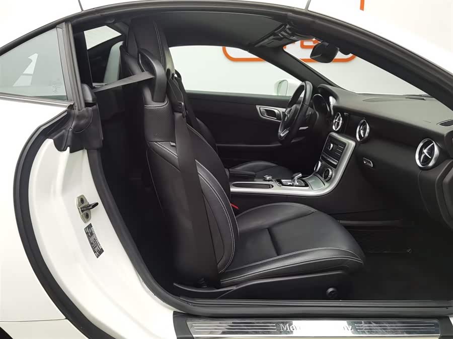 Mercedes-Benz SLC Class 2016 car image #24