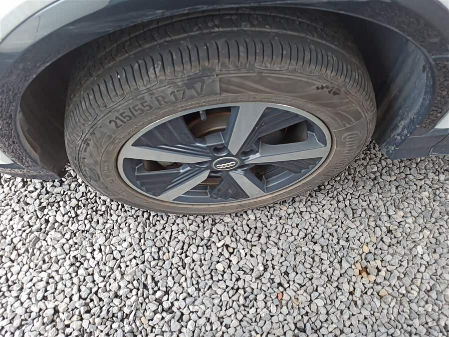 Audi Q2L e-tron 2021 صورة سيارة #24