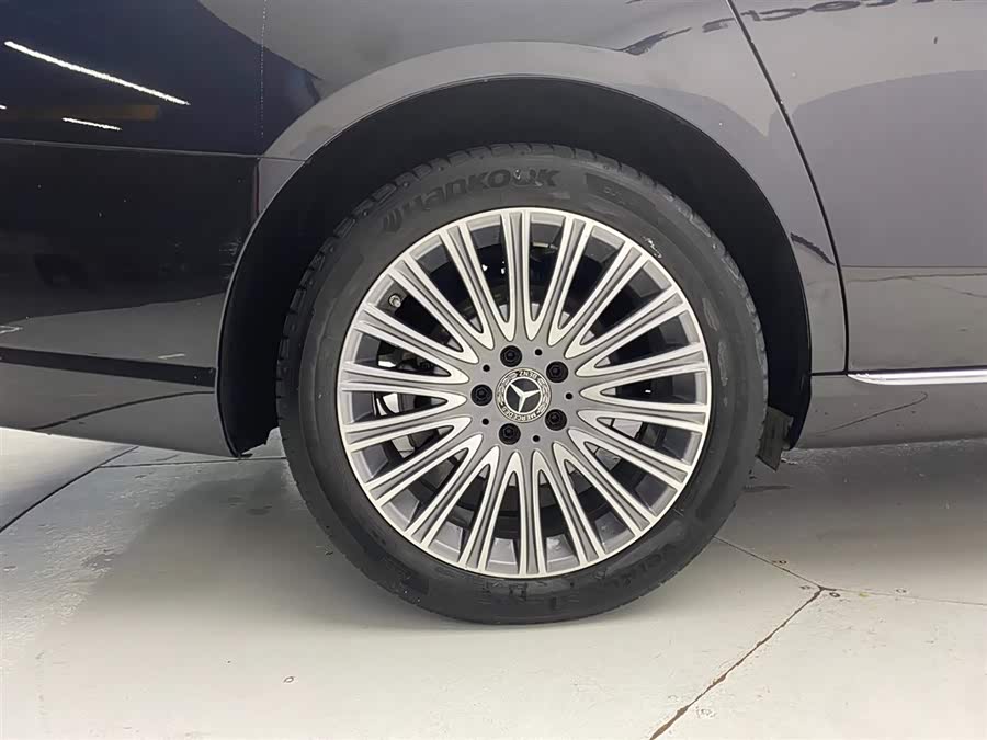 Mercedes-Benz E Class 2022 car image #24