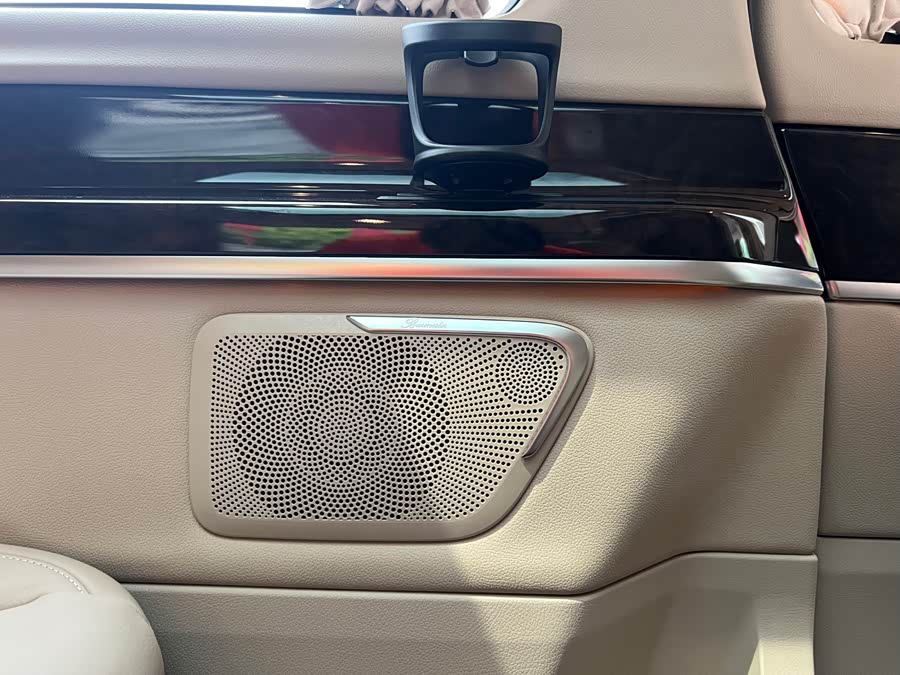 Mercedes-Benz V Class 2020 car image #24