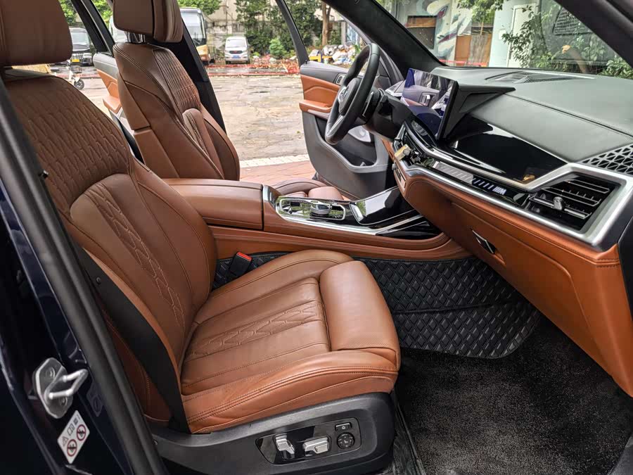 BMW X7 M60i 2023 #24 BMW X7 M60i 2023 car image #24