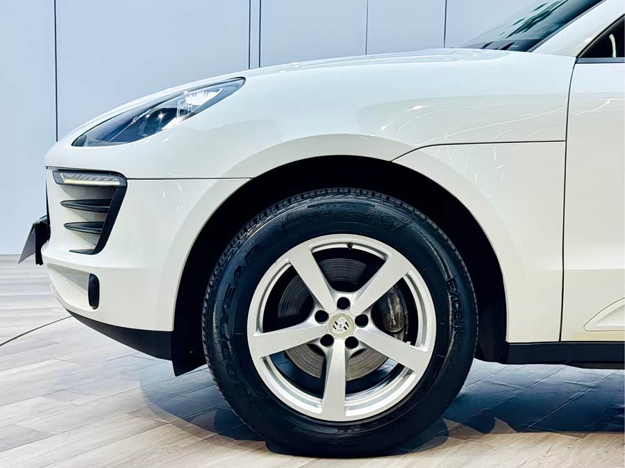 2015 car image #24