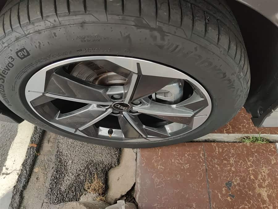 Audi Q5 e-tron 2024 immagine di auto #24