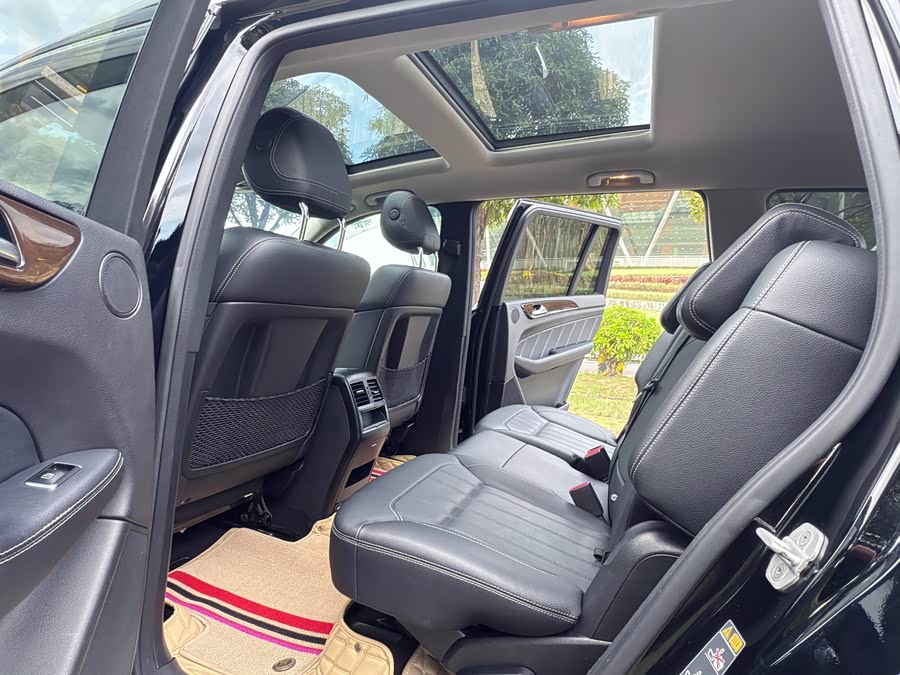 Mercedes-Benz GL Class 2017 immagine di auto #24