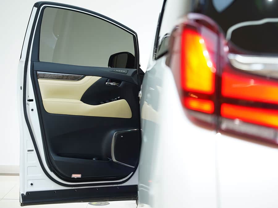 Toyota Alphard 2022 immagine di auto #24