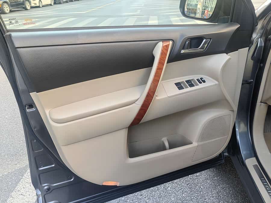 丰田 汉兰达 2010 汽车图片 #24