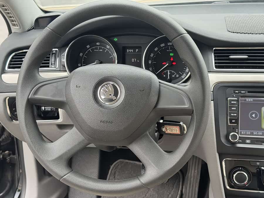 Skoda Superb 2013 car image #24