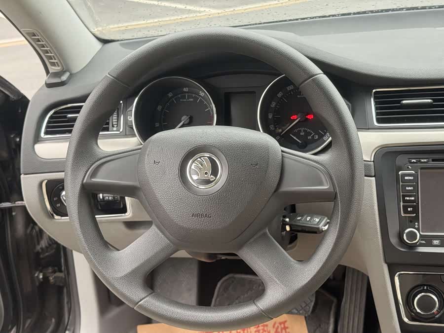 Skoda Superb 2013 car image #24
