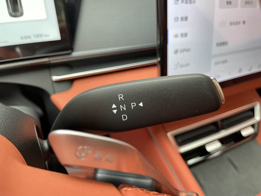 BYD Tang L 2025 immagine di auto #24