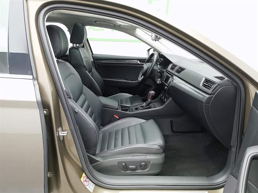 Skoda Superb 2016 car image #24