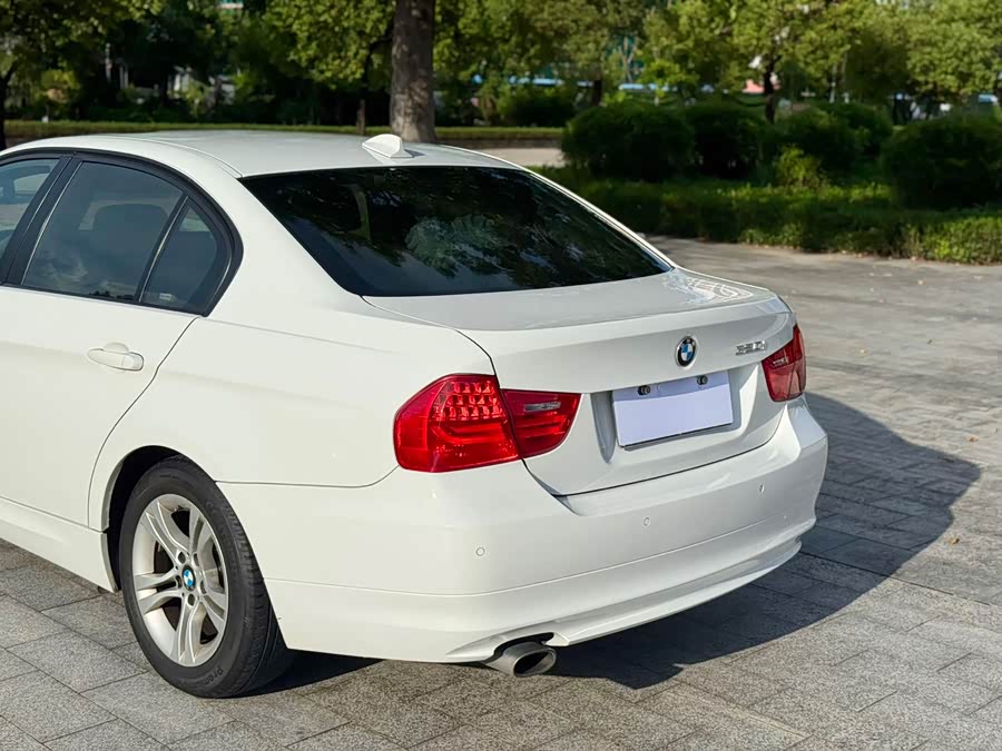 BMW 3 Series (Imported) 2010 car image #24