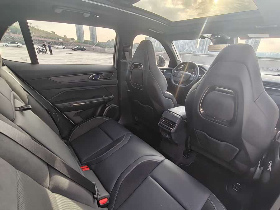 Lynk & Co 01 2022 image de voiture #24