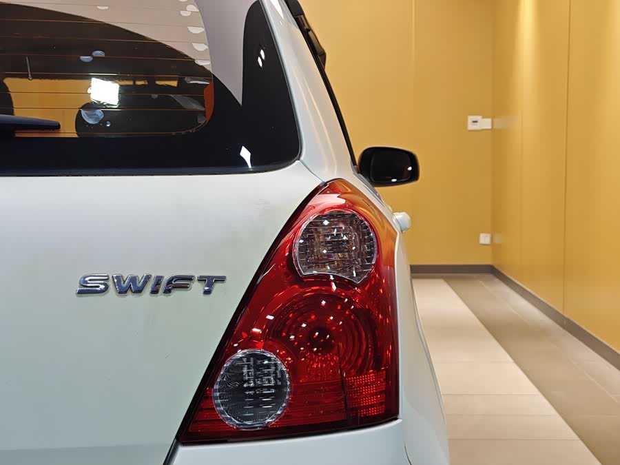 Suzuki 2016 car image #24
