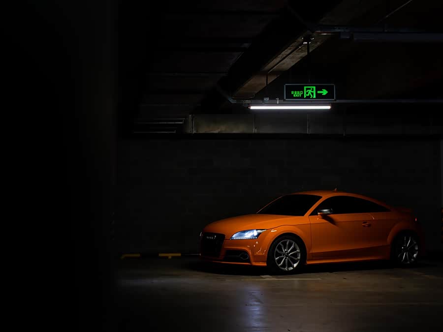 Audi TTS 2011 car image #24