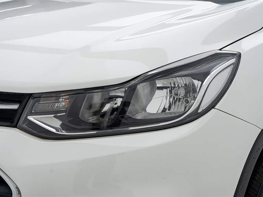 Chevrolet Tracker 2019 car image #24