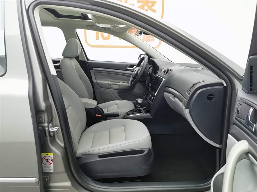 Skoda Octavia 2010 car image #24
