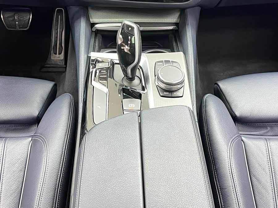 BMW 5 Series (Imported) 2019 #24 BMW 5 Series (Imported) 2019 car image #24