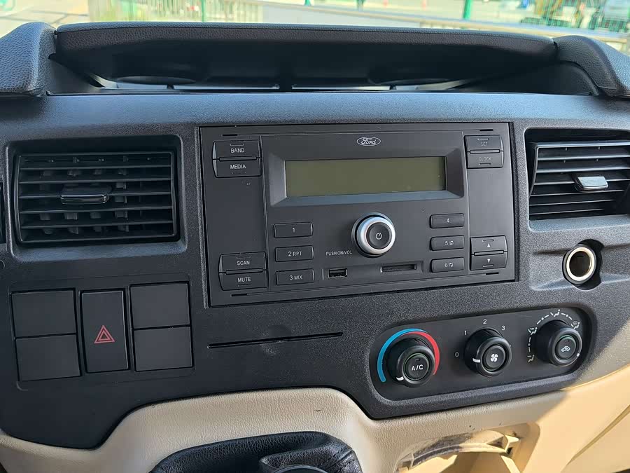 Ford New Transit 2017 car image #24