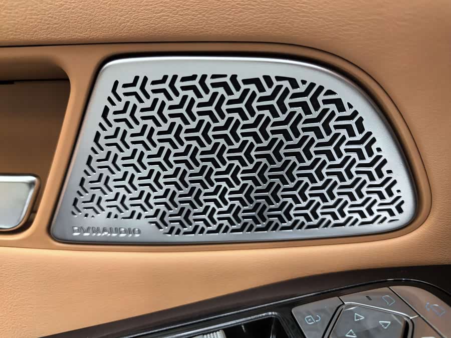 BYD HanL 2025 car image #24