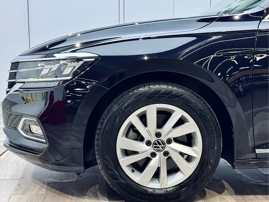 Volkswagen Passat 2021 car image #24