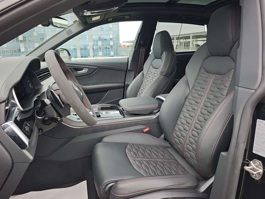 Audi RS Q8 car image #24