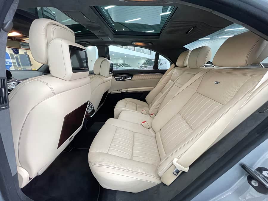 Mercedes-Benz S Class 2015 immagine di auto #24