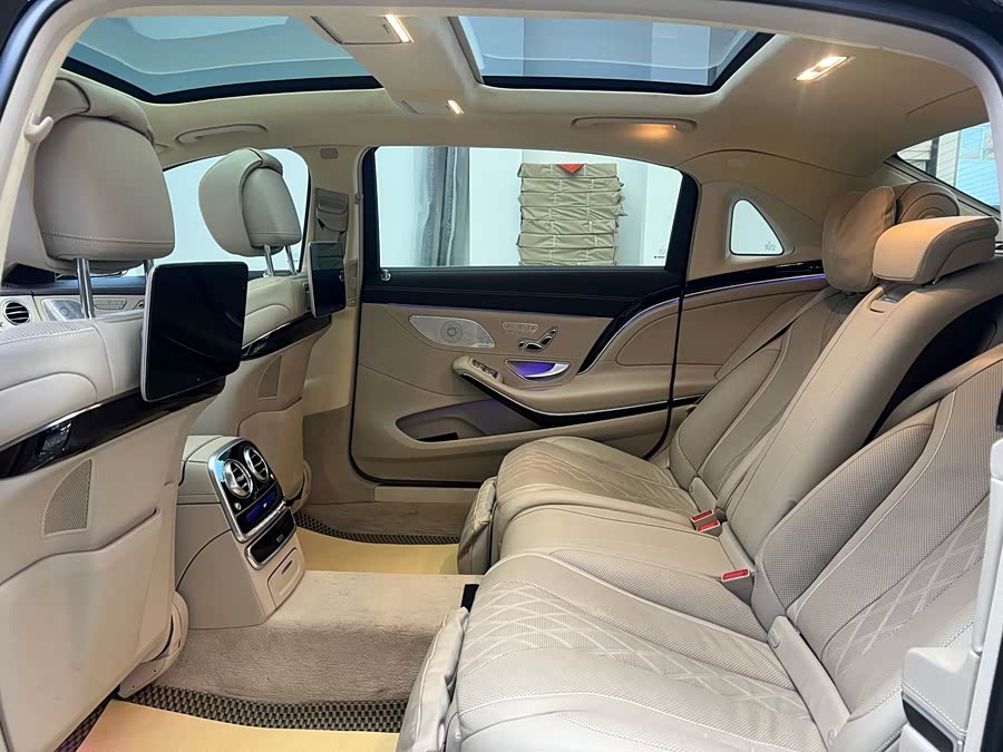 Mercedes-Benz Maybach S Class 2017 car image #24