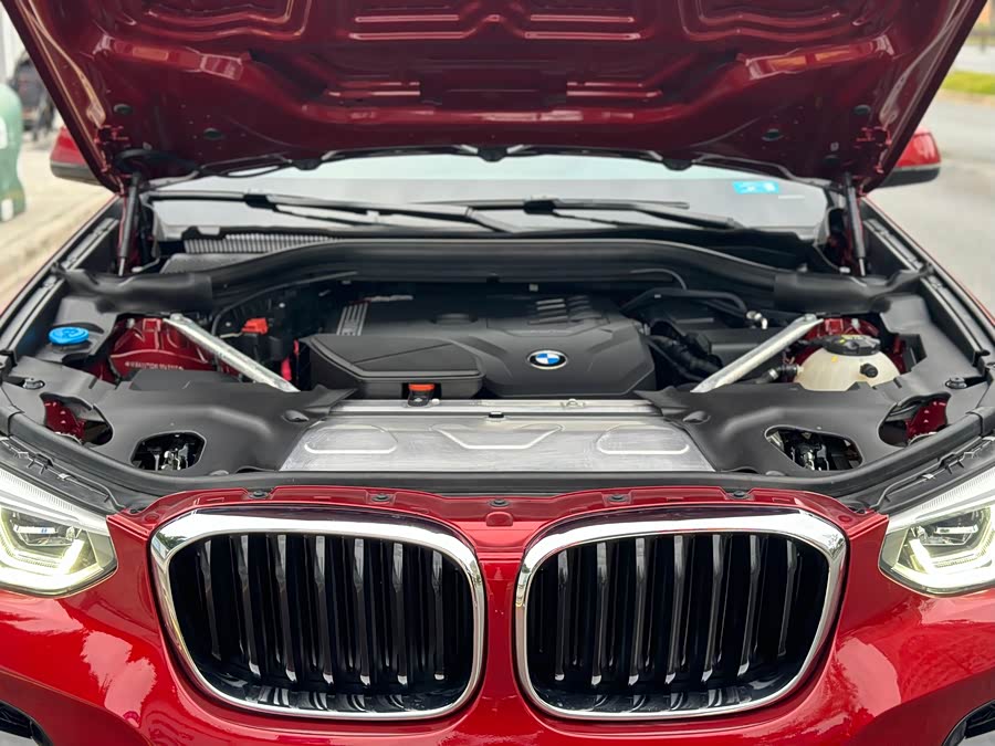 BMW X4 2020 car image #24