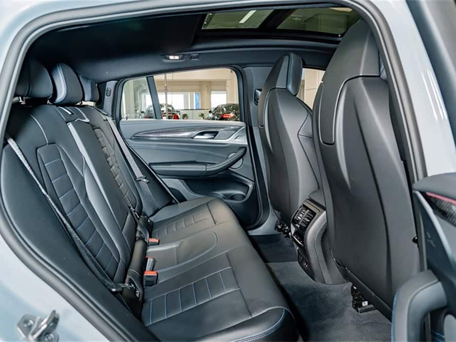 BMW X4 M40i 2024 car image #24