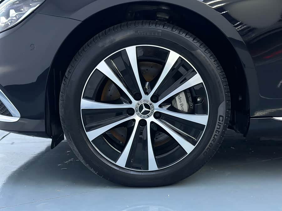 Mercedes-Benz E Class New Energy 2022 car image #24