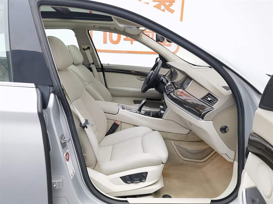 BMW 5 Series GT 2017 immagine di auto #24