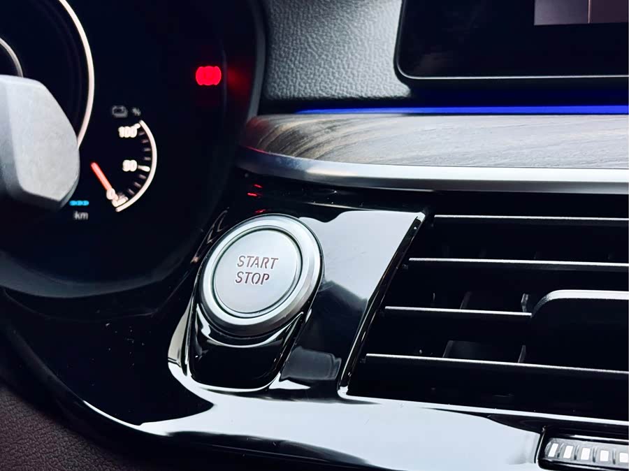 BMW 5 Series New Energy 2019 #24 BMW 5 Series New Energy 2019 car image #24