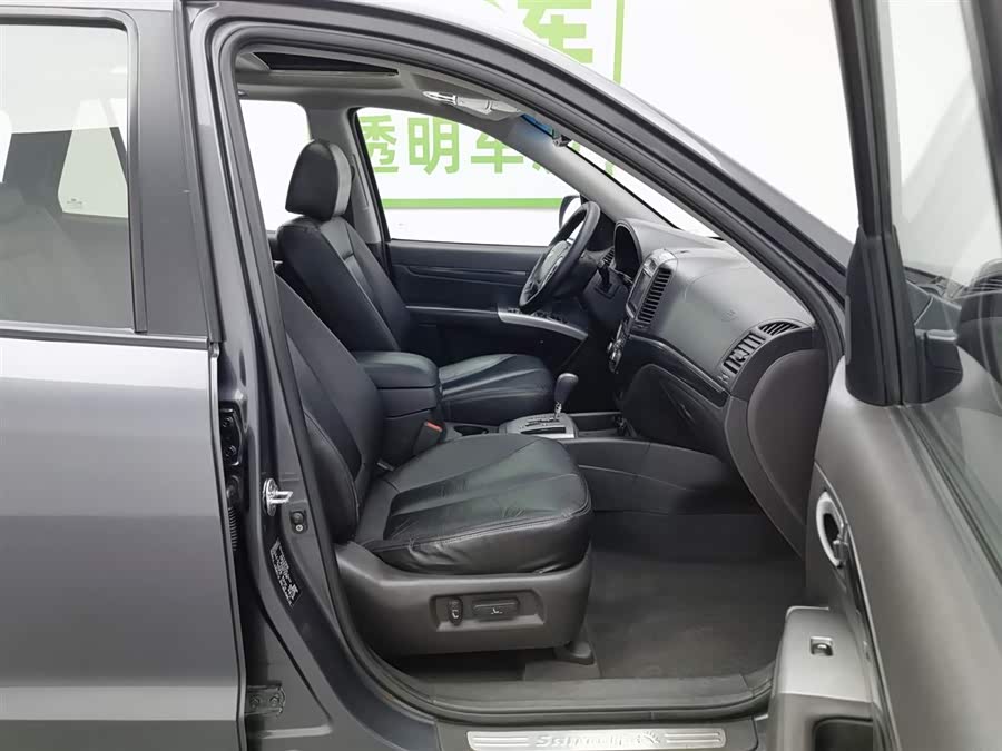 Hyundai Santa Fe Classic 2010 car image #24