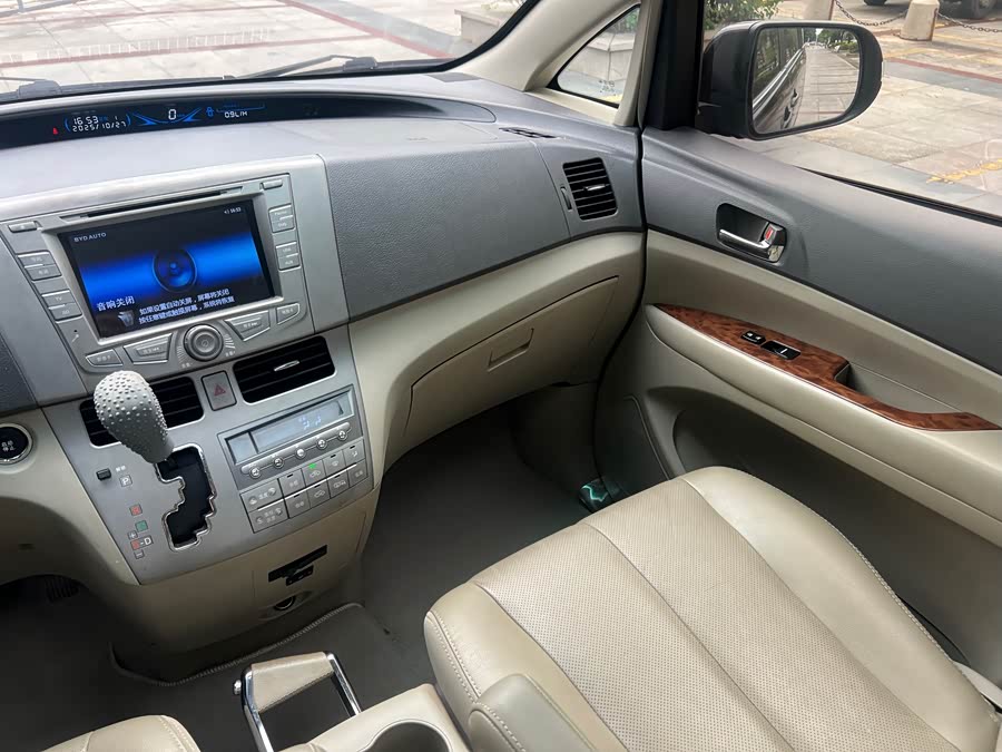 BYD M6 2015 car image #24