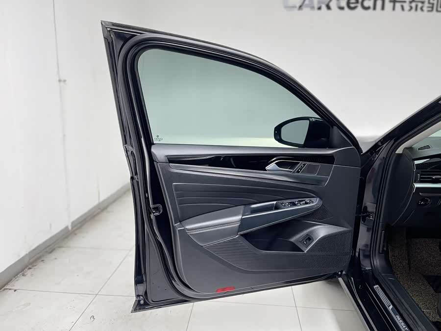 Volkswagen Passat 2022 car image #24