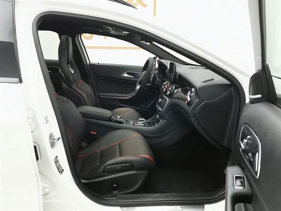 Mercedes-Benz GLA AMG 2018 car image #24