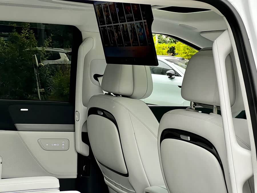 Xpeng X9 2024 immagine di auto #24