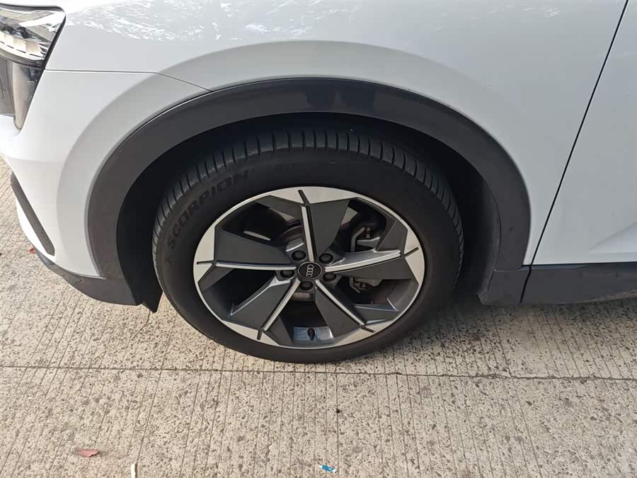 Audi Q5 e-tron 2023 #24 Audi Q5 e-tron 2023 صورة سيارة #24