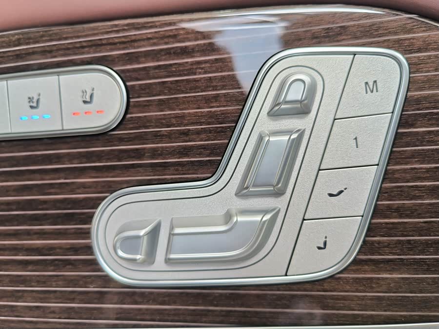 Mercedes-Benz Maybach GLS 2024 car image #24