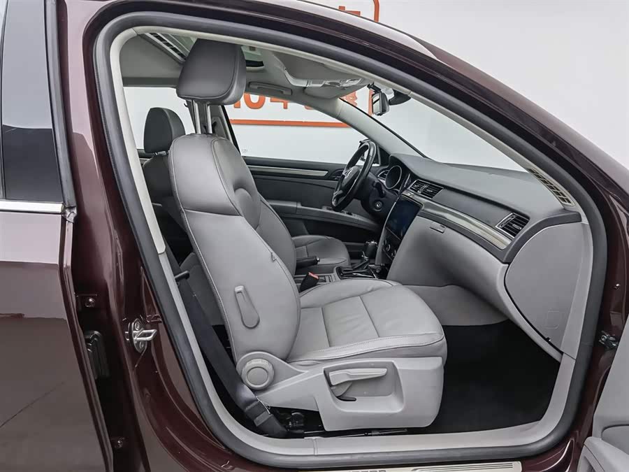 Skoda Superb 2014 car image #24
