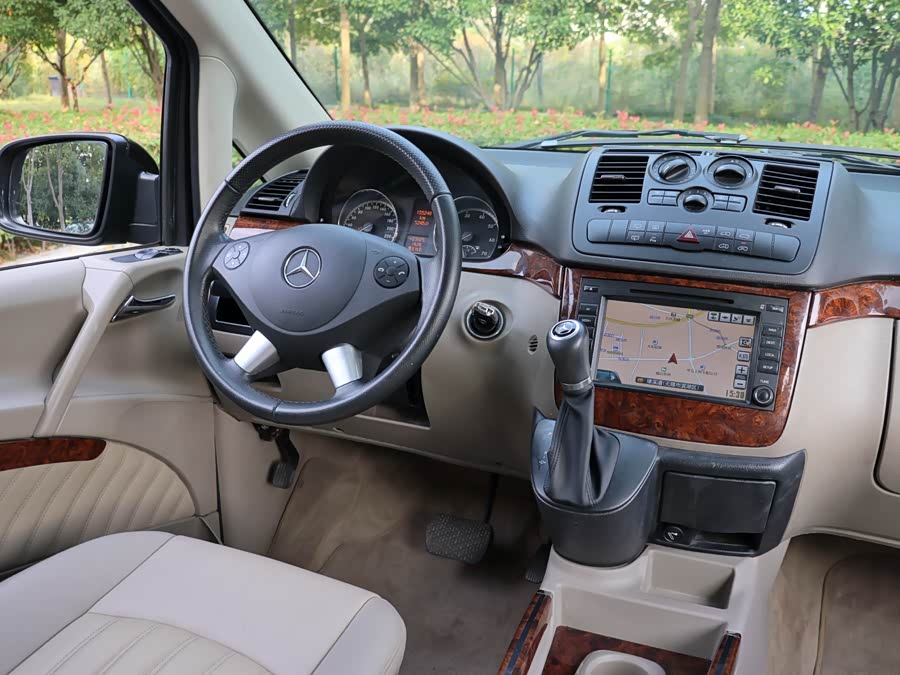 奔驰 唯雅诺 2011 汽车图片 #24