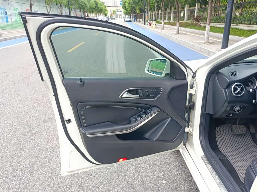 Mercedes-Benz A Class (Imported) 2014 #24 Mercedes-Benz A Class (Imported) 2014 car image #24