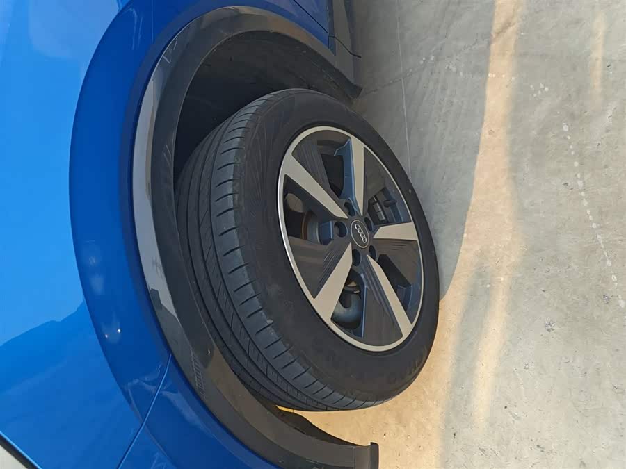 Audi Q2L e-tron 2020 #24 Audi Q2L e-tron 2020 car image #24