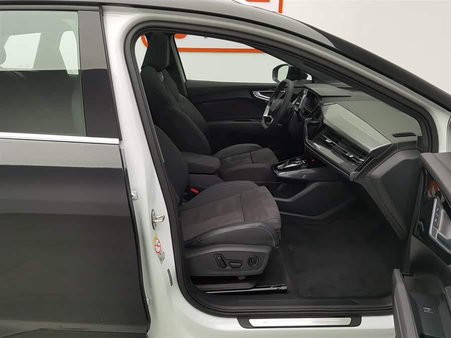 Audi Q4 e-tron 2023 صورة سيارة #24