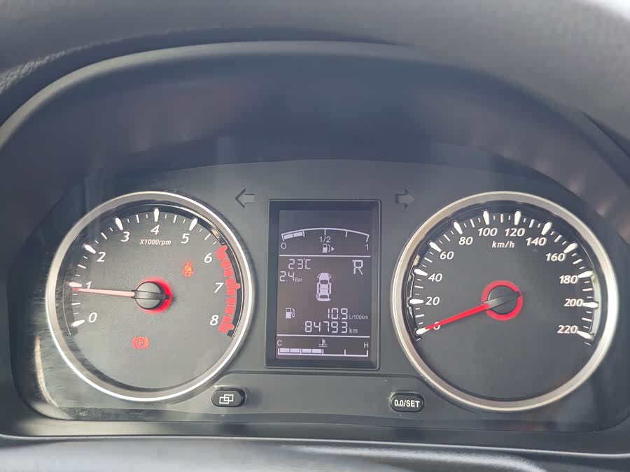 Forthing SX6 2019 صورة سيارة #24