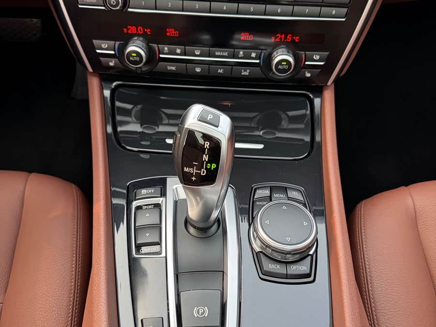 BMW 5 Series GT 2016 #24 BMW 5 Series GT 2016 immagine di auto #24