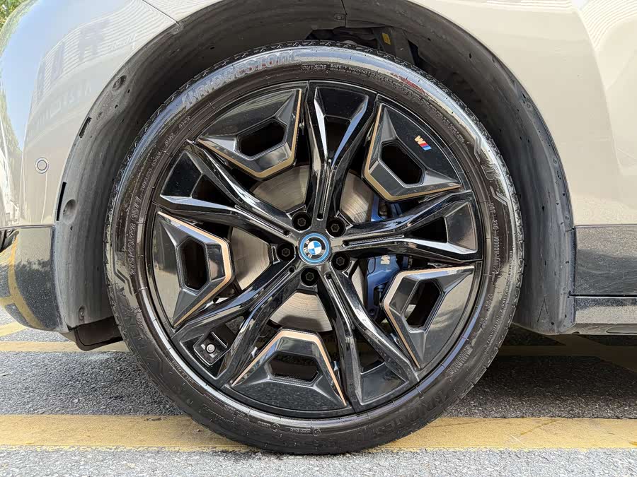 BMW iX M60 2022 car image #24