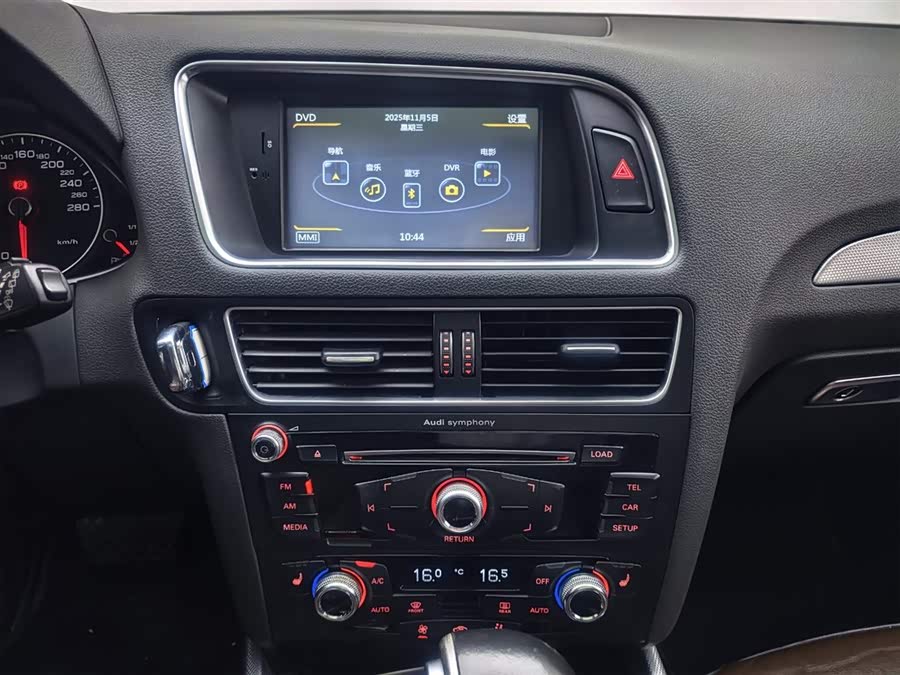 Audi Q5 2016 car image #24