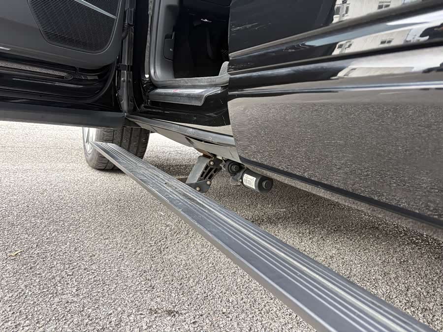 Audi Q8 2022 car image #24