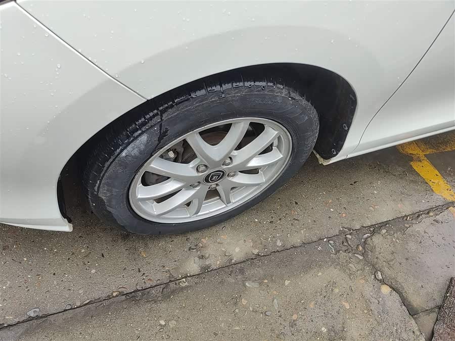 BYD M6 2014 car image #24